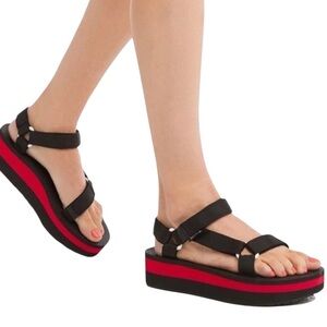 Teva Flatform Universal Sandal black and red platform shoe size 9